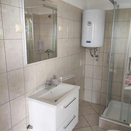 2 Minutes To The Ev Station Available Apartment *