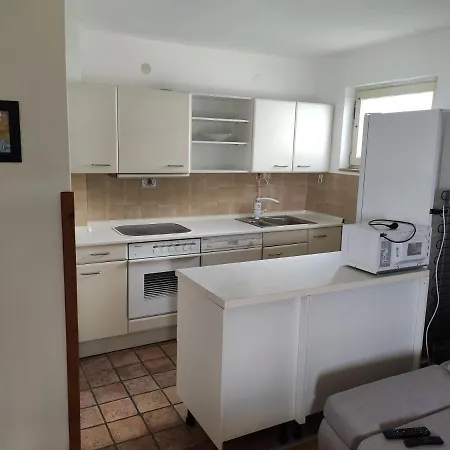 2 Minutes To The Ev Station Available Apartment *
