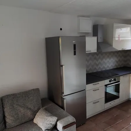 2 Minutes To The Ev Station Available Apartment *