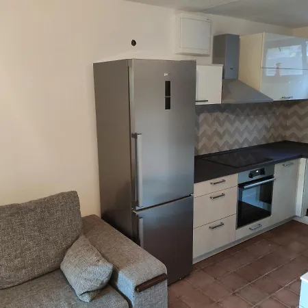 2 Minutes To The Ev Station Available Apartment