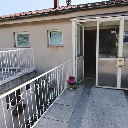 2 Minutes To The Ev Station Available Apartman