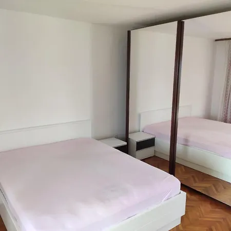 2 Minutes To The Ev Station Available *