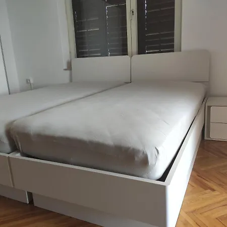 2 Minutes To The Ev Station Available