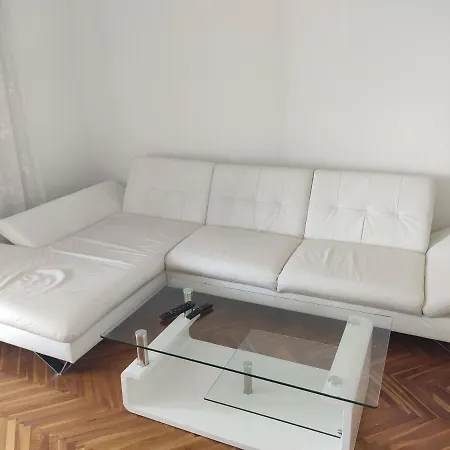 2 Minutes To The Ev Station Available