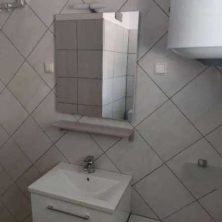 2 Minutes To The Ev Station Available *